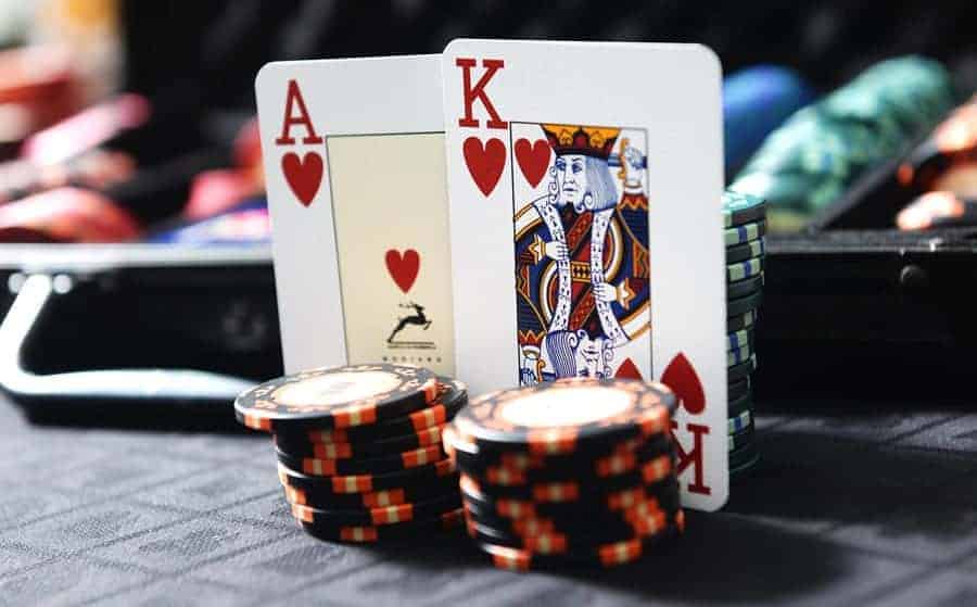 kiem tien that tu chinh game bai poker online nhu the nao? - hinh 1