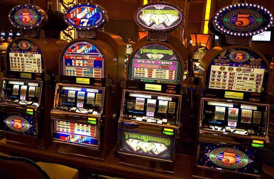 slot machine - co may danh bai ki dieu - hinh 1