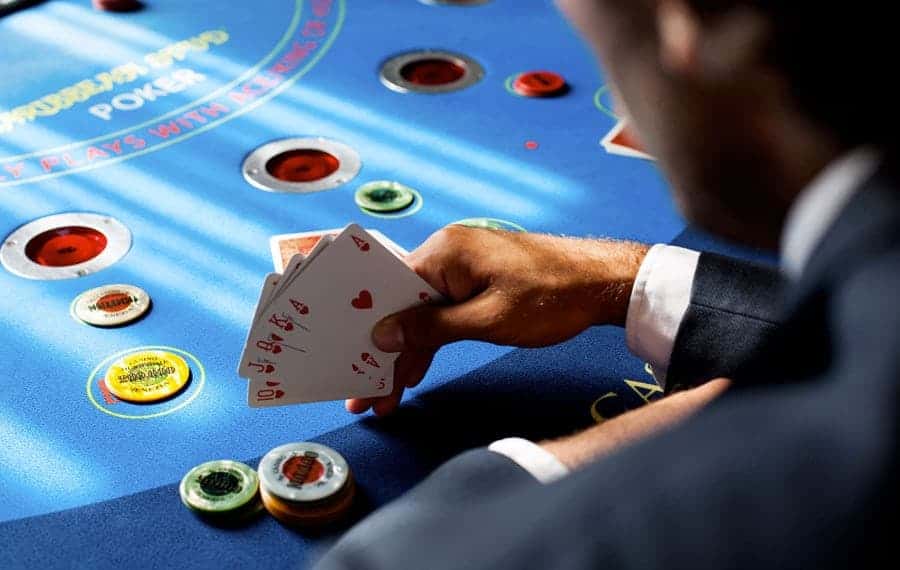 nhung cach danh sai lam khien ban thua lon trong game poker - hinh 1