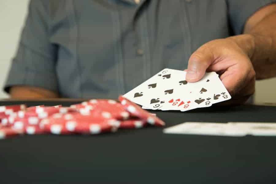 nhung diem cong cua baccarat online so voi cach choi truyen thong - hinh 2