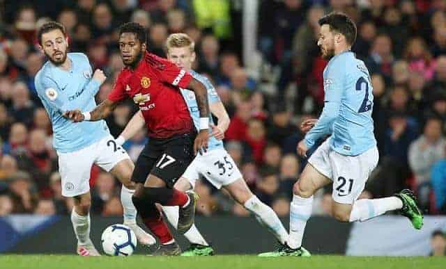 Soi keo nha cai Man City vs Man Utd 00h30 ngay 08 12 VDQG Anh