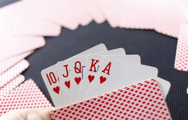 Tien len - dong game vo cung noi tieng o thi truong nuoc ta